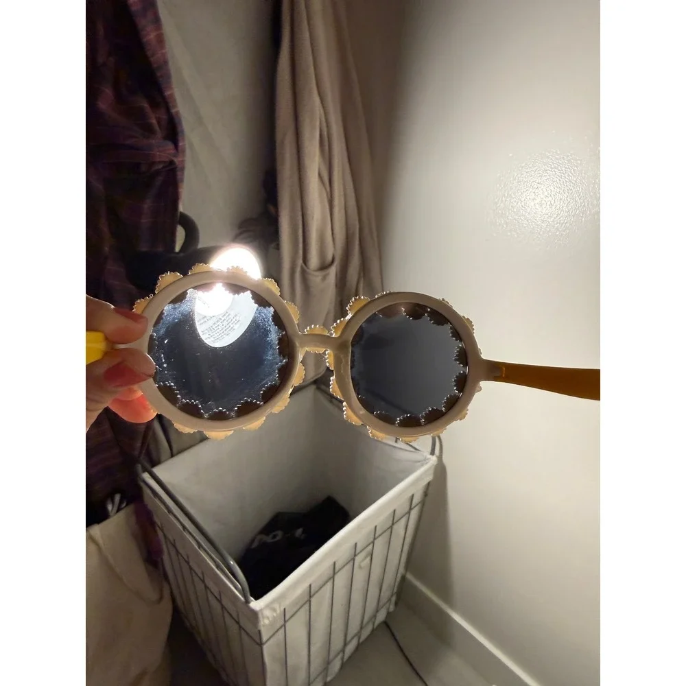 Retro Daisy adult statement gray lens sunglasses costume fun playful 70s euc